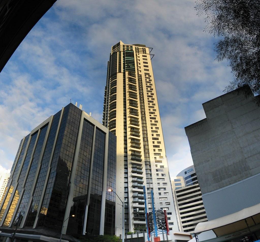 ASX Edges Lower as Small Businesses Face Rising Financial Headwinds